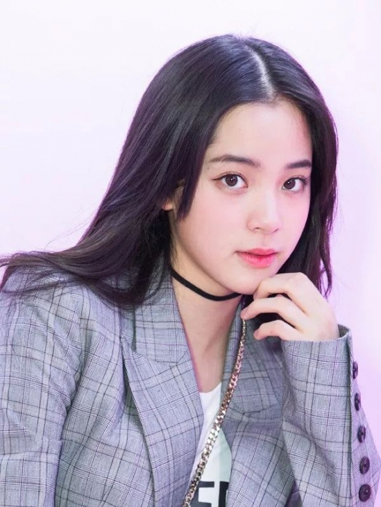脸大的女生适合什么刘海