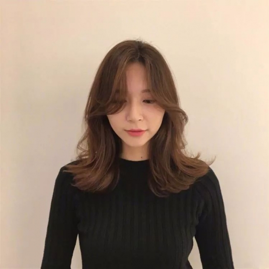 大圆脸女生适合的刘海