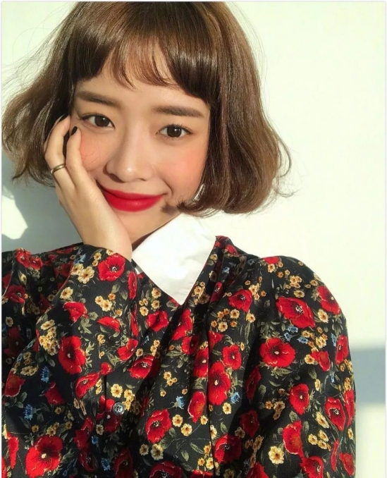 圆脸方脸的女生发型