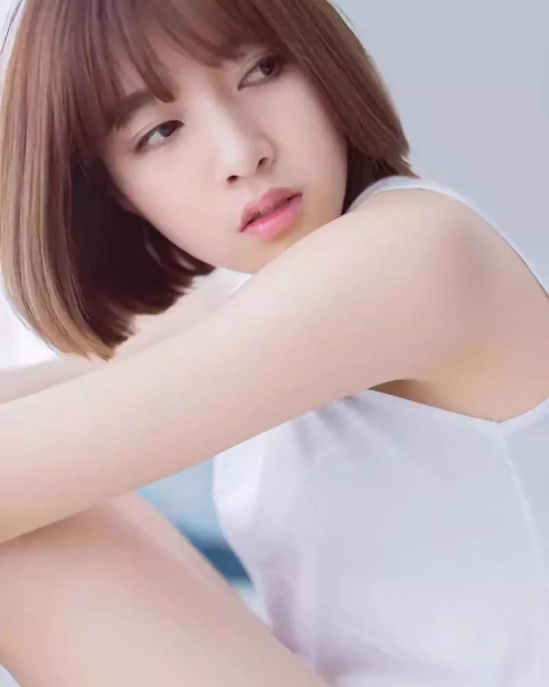 脸方的女生适合什么发型