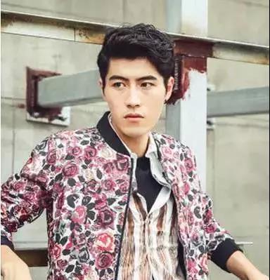 男生冬天留什么发型好看 现在男生流行什么发型