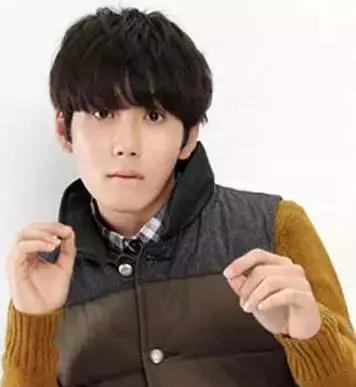 男生冬天留什么发型好看 现在男生流行什么发型