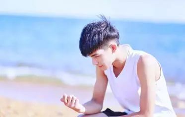 男生夏天适合剪什么发型