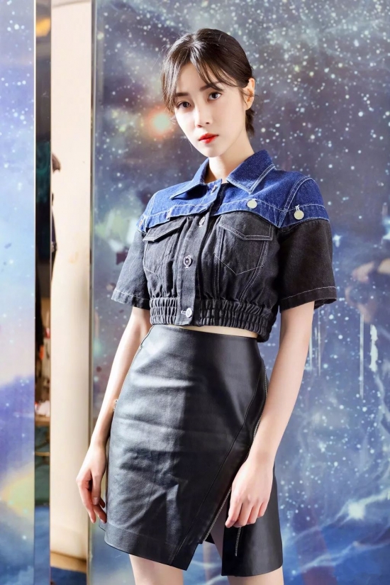 方脸女生剪什么发型好看