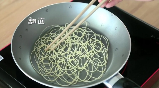 简单鸡蛋饼的做法