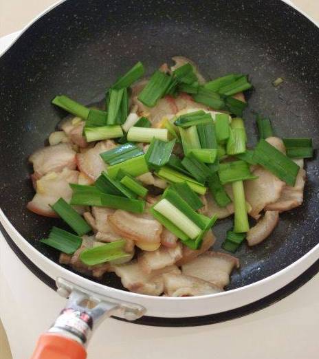 农家小炒肉的做法