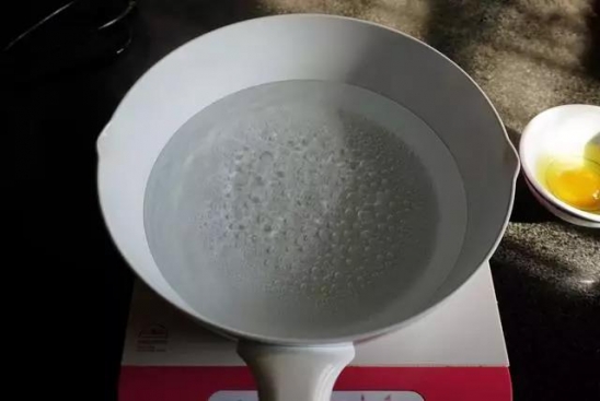 荷包蛋怎么煮不散 煮荷包蛋不破的方法