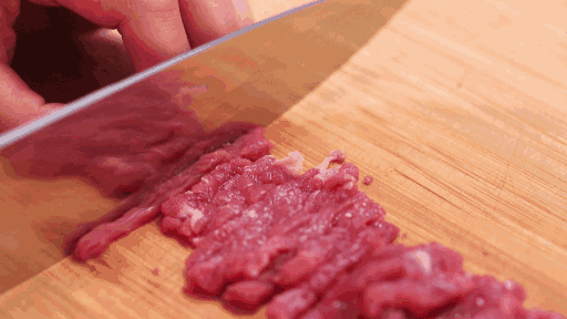 牛肉丝怎么切才嫩图解 怎么切牛肉丝才正确