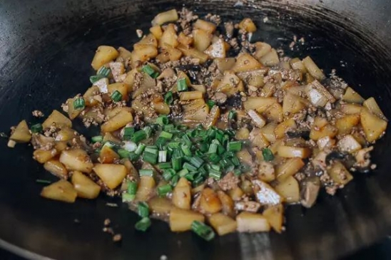 萝卜拌饭怎么做