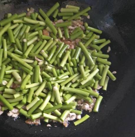 蒜苔炒肉怎么做好吃