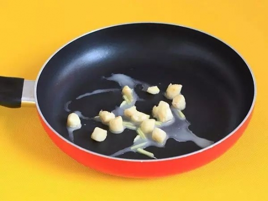 甜豆炒鲜贝的做法 多吃这款美食对产后妈妈好