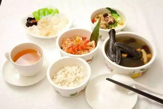 坐月子要多吃些什么