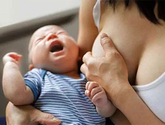 宝宝不肯喝奶怎么回事