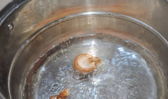 宝宝鲜虾香菇锅贴做法 鲜虾香菇锅贴辅食介绍