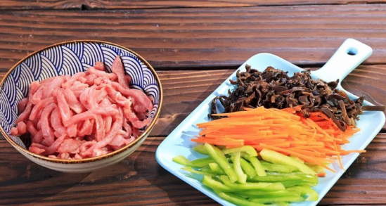 宝宝鱼香肉丝的做法 鱼香肉丝这样做孩子多吃两碗饭
