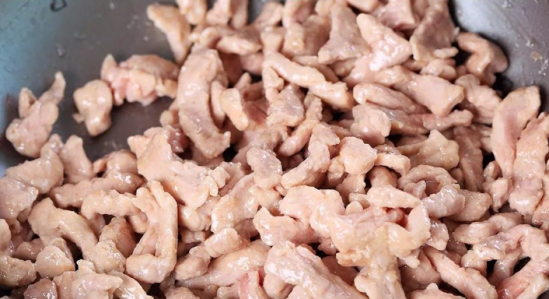 宝宝鱼香肉丝的做法 鱼香肉丝这样做孩子多吃两碗饭