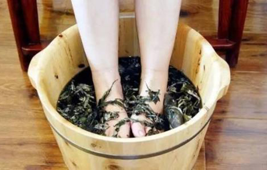艾叶水洗脸有什么好处 艾叶水洗脸的功效与作用
