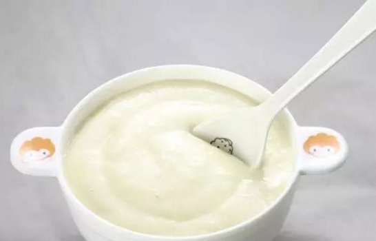 宝宝第一次添加辅食吃什么