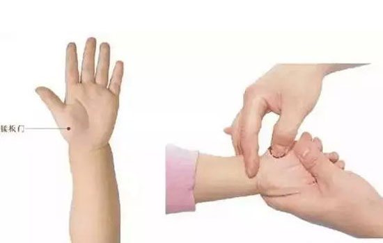 小孩呕吐推拿手法图 小孩呕吐推拿按摩手法