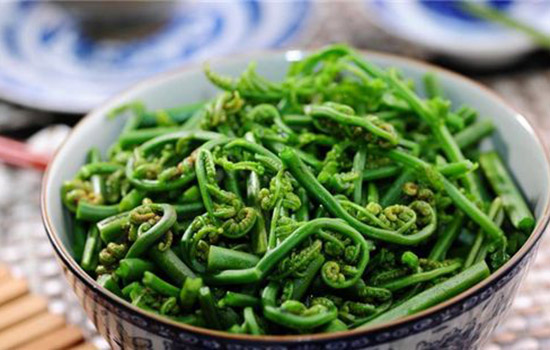 孕妇可以吃蕨菜吗 孕妇能吃蕨菜吗