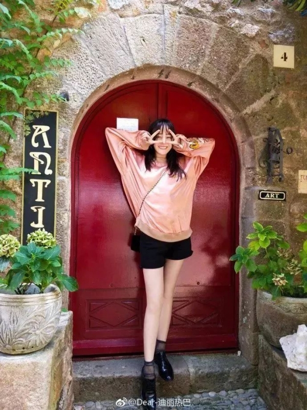 小黑鞋怎么搭配衣服