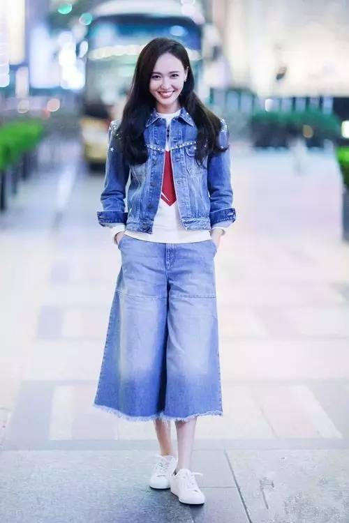 春季牛仔阔腿裤搭配图片