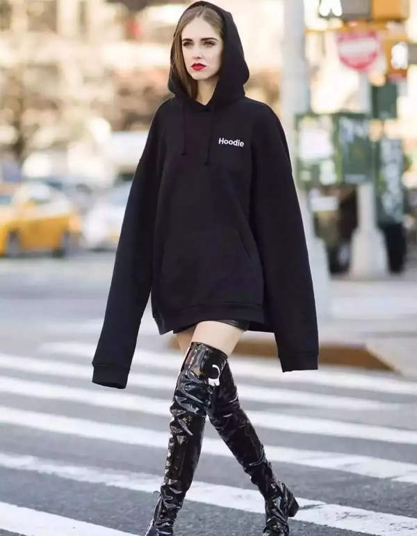 春季卫衣搭配图片女