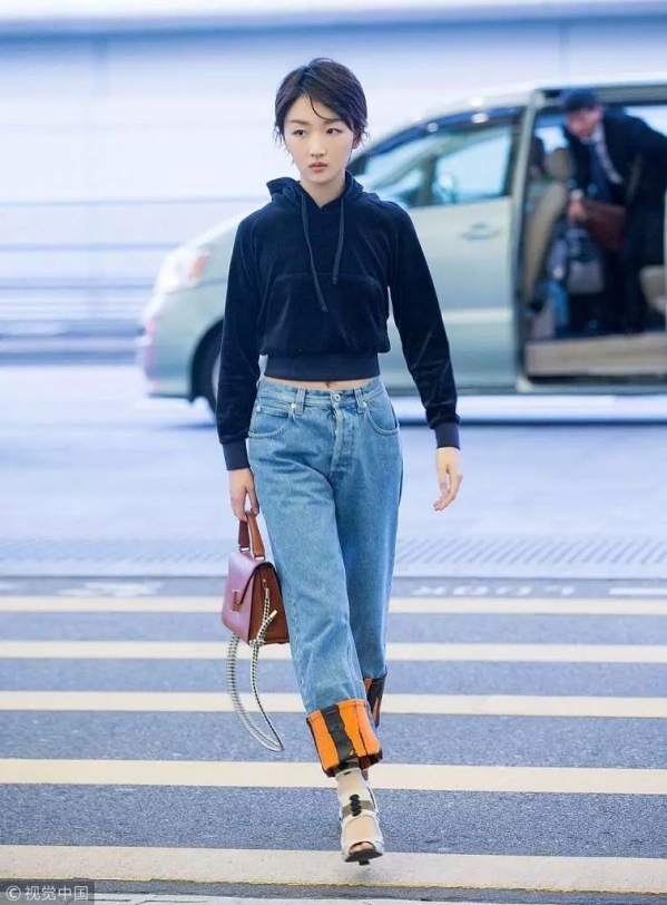 春季卫衣搭配图片女