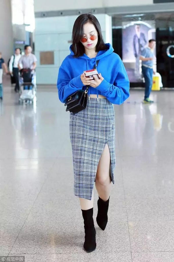 春季卫衣搭配图片女