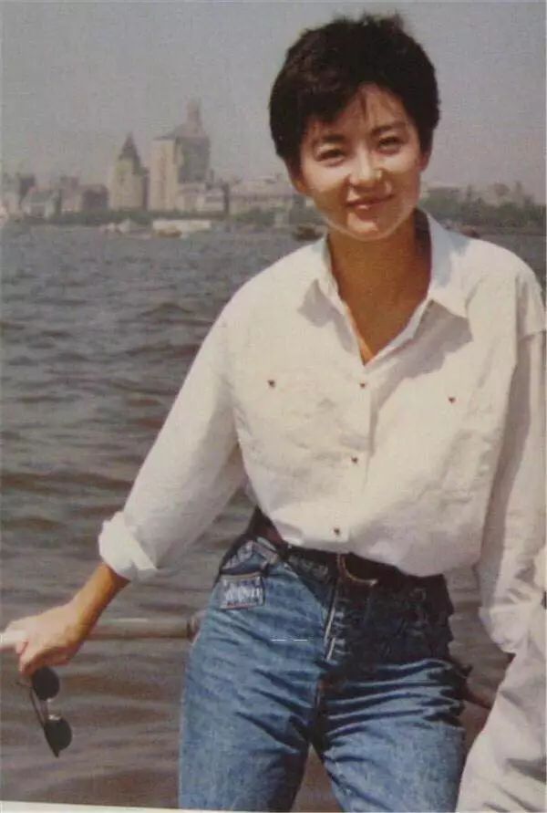 衬衫与牛仔裤搭配图片