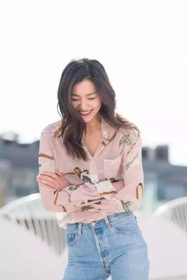 衬衫与牛仔裤搭配图片