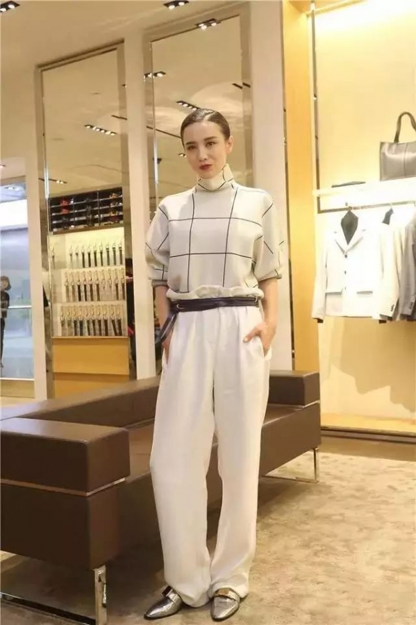 纸袋裤搭配
