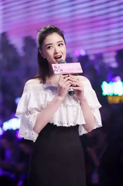 微胖的人穿什么衣服好看