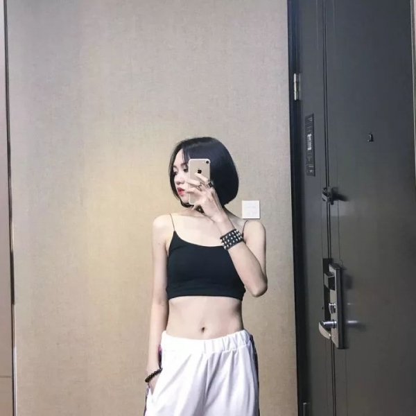 女生晚上街拍怎么搭配