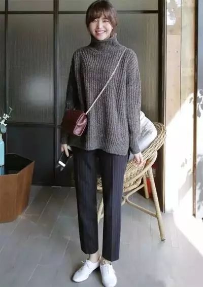 中性九分裤怎么搭配衣服