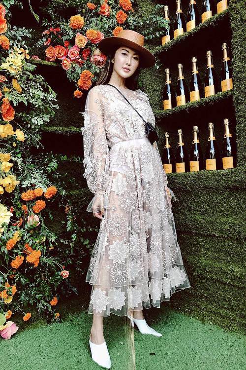 冬天蕾丝裙怎么搭配 冬天穿蕾丝裙熟女图片