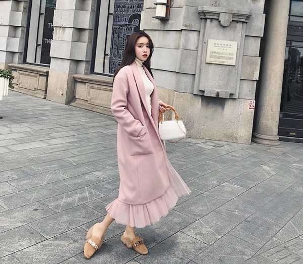 粉色大衣配什么颜色包 粉色大衣搭配什么包