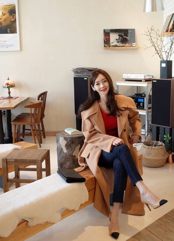 卡其色呢大衣怎么搭配 卡其色呢子大衣搭配图片