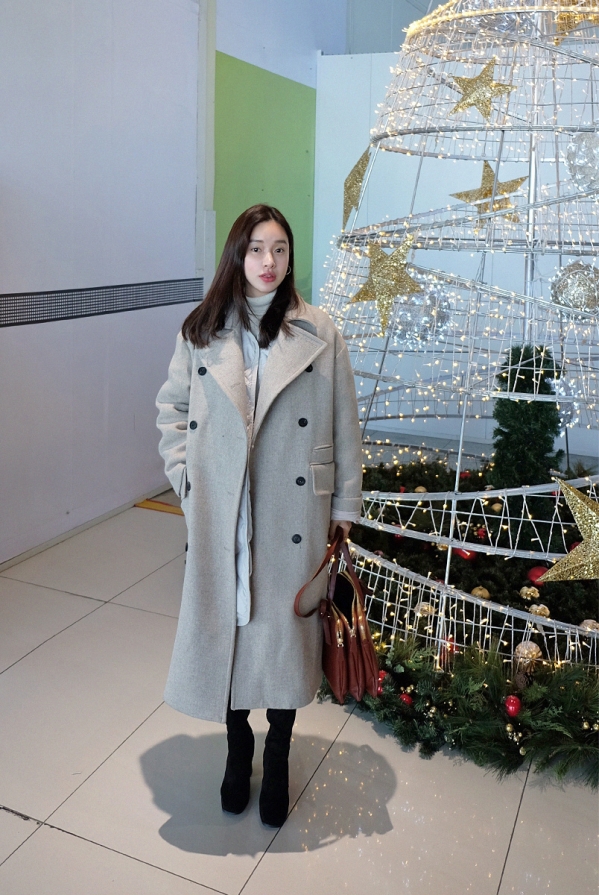 灰色大衣配什么颜色包包 灰色大衣配什么包包