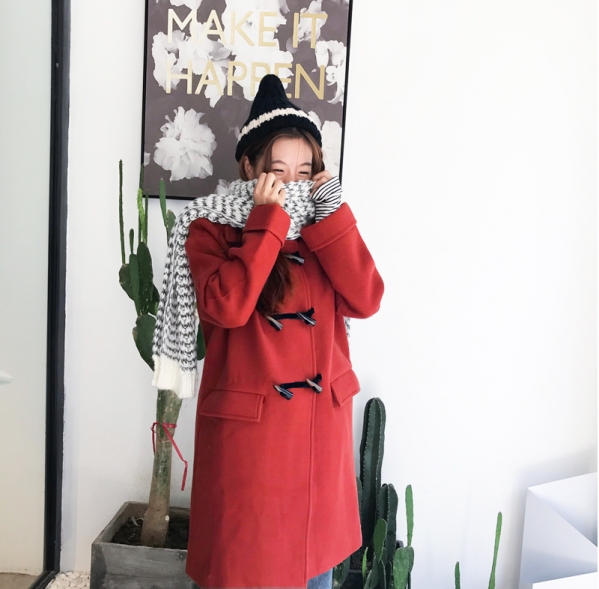 大红色大衣配什么颜色围巾好看 红色大衣配什么颜色围巾