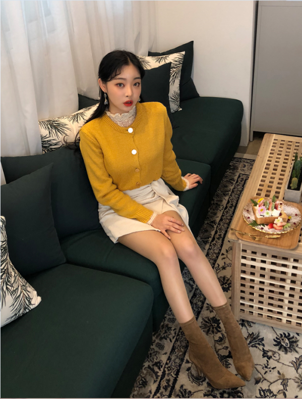 黄色针织衫怎么搭配 黄色针织衫如何搭配