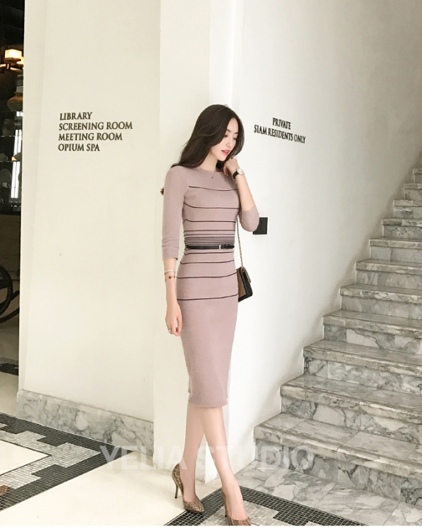 条纹针织连衣裙搭配 条纹针织裙怎么搭配