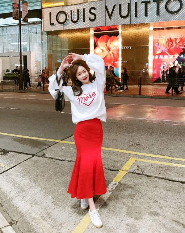 卫衣搭配什么裙子好看 女生卫衣搭配什么裙子