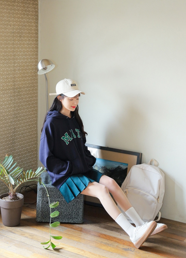 卫衣搭配短裙图片 卫衣搭配短裙好看吗
