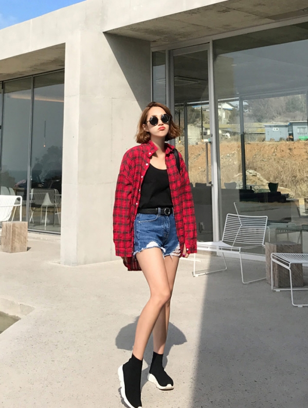 宽松衬衣怎么穿好看 宽松衬衫怎么搭配图片