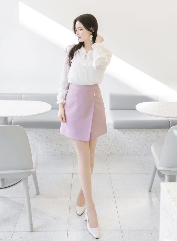 粉色短裙配什么鞋子 粉色短裙美女