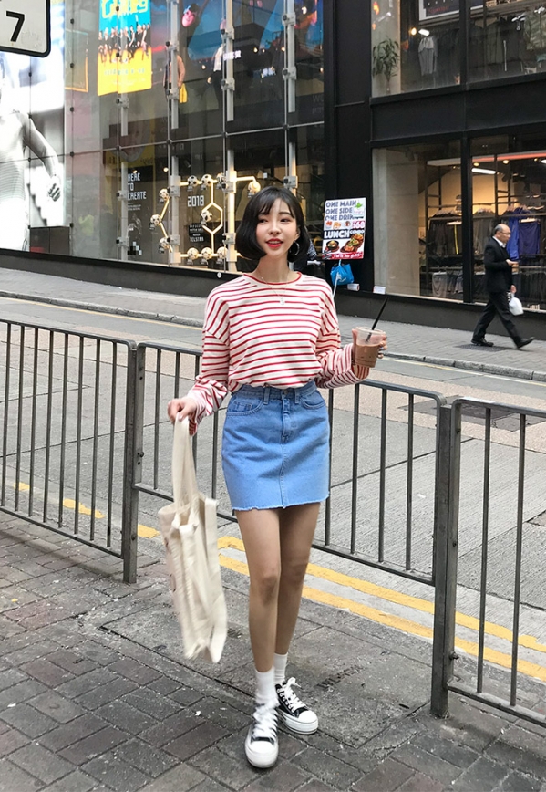 红色条纹T恤搭配 红色条纹衣服搭配图片