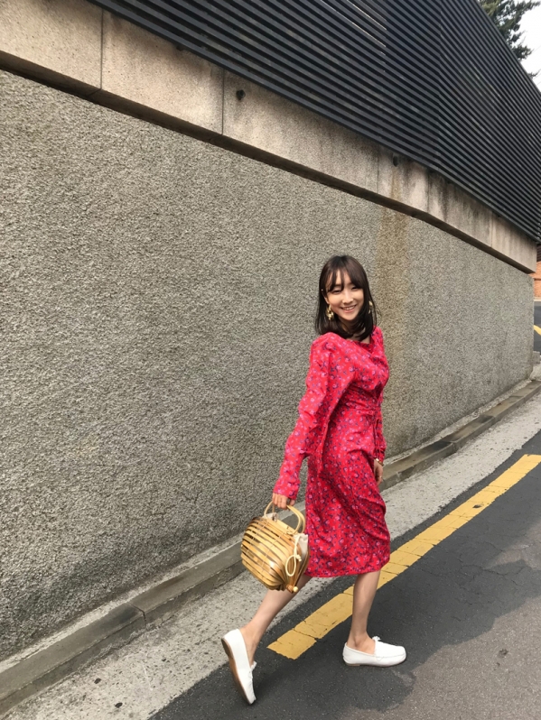 红色连衣裙搭配什么鞋子 红色连衣裙配什么鞋子好看