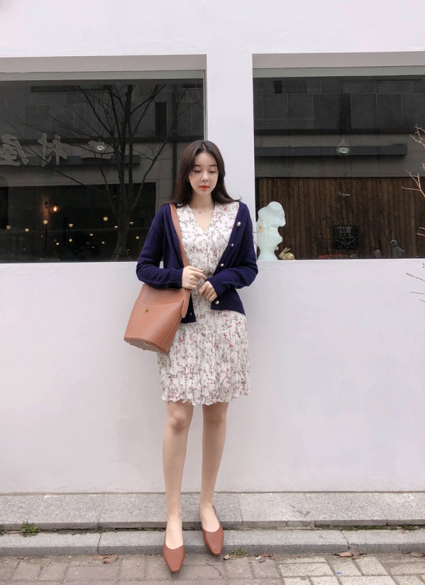 印花连衣裙搭配什么外套 印花连衣裙如何搭配外套
