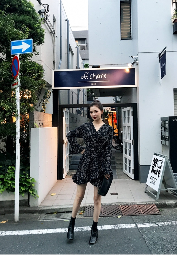 波点连衣裙怎么搭配 波点连衣裙如何搭配